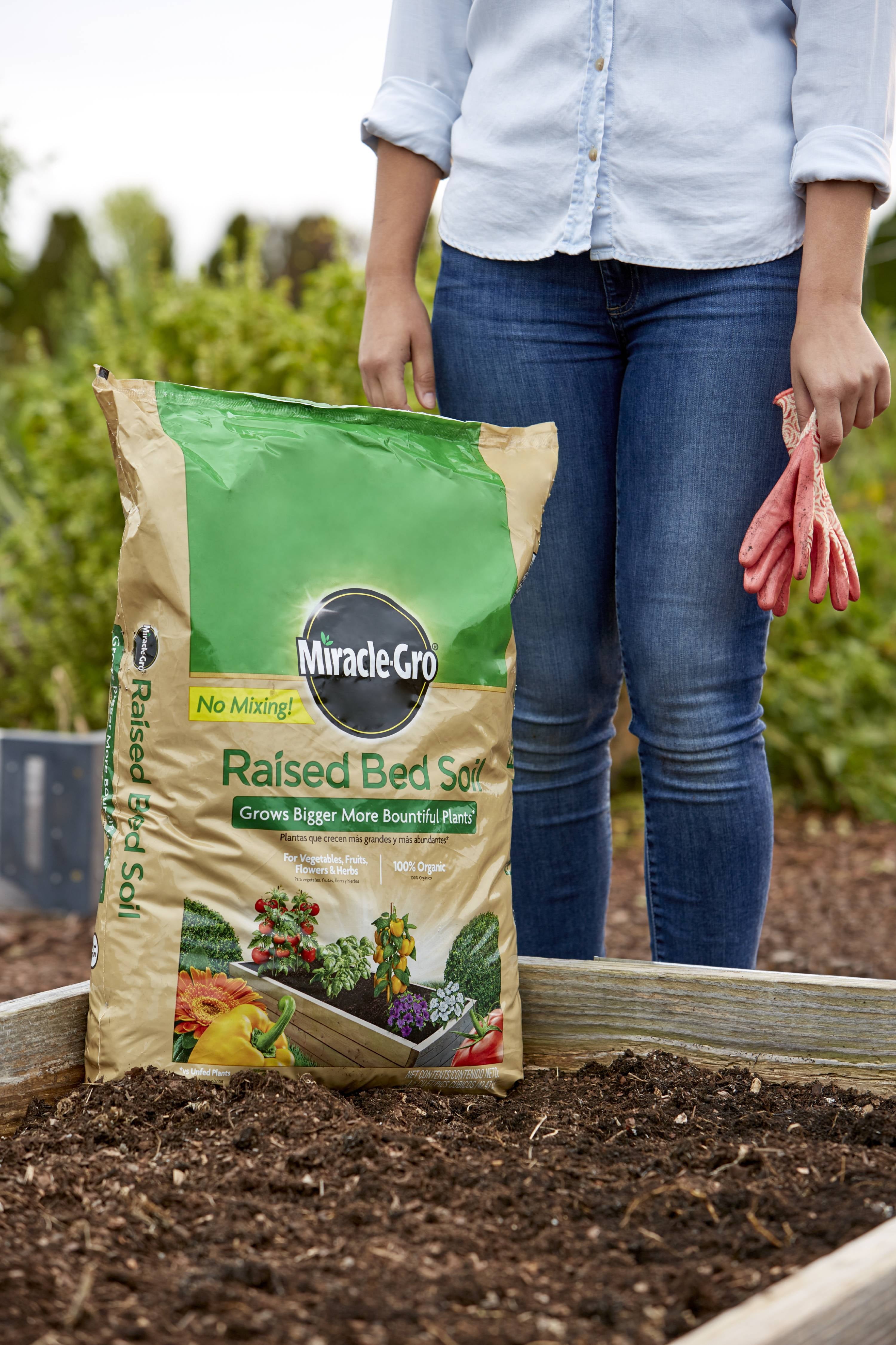 Miracle-Gro Raised Bed Soil, 1.5 cu. ft.